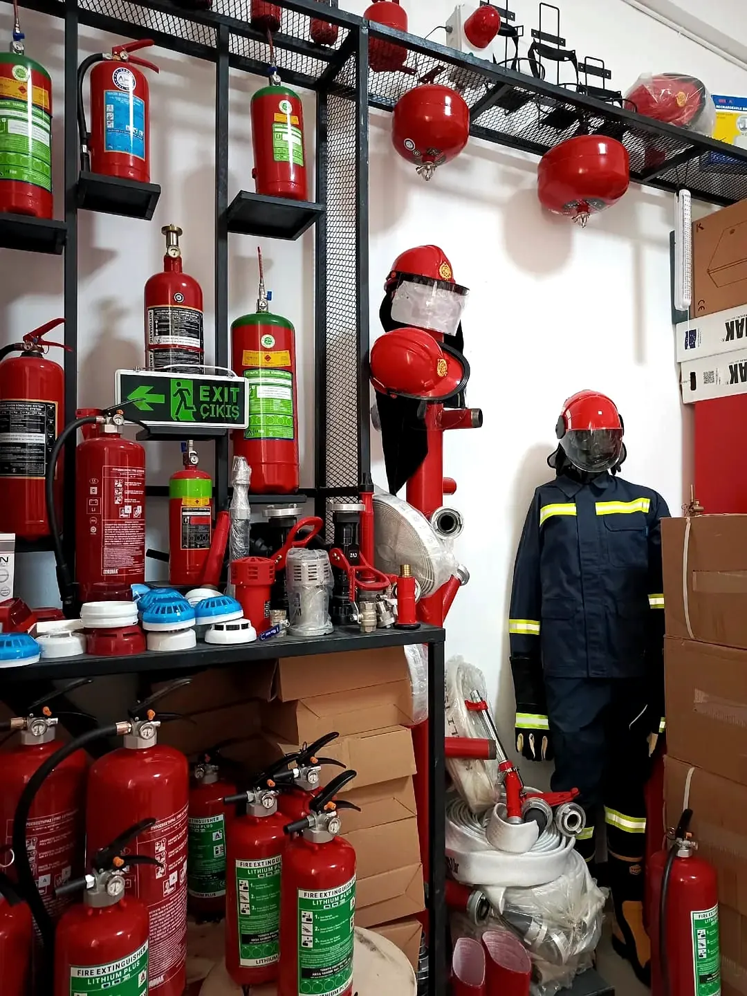Showroom: yangın ekipmanları ve koruyucu kıyafetler